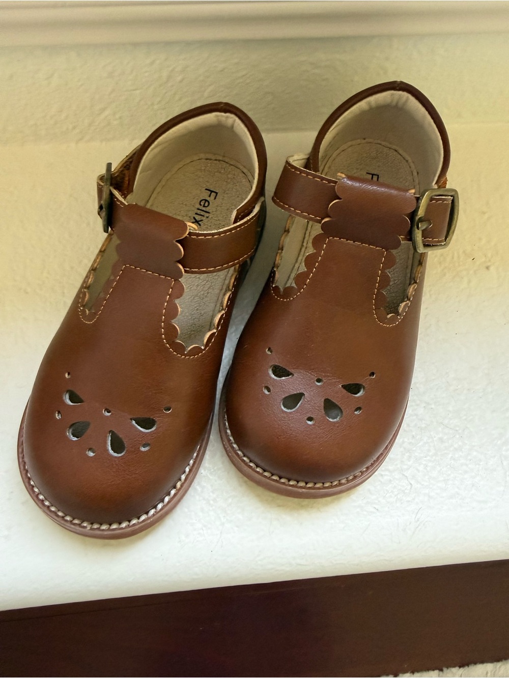 Girls Brown Scalloped Leather Mary Jane Dress Shoes